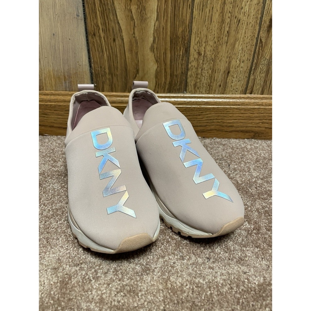 DKNY Womens 6.5 shoes Blush Pink Pull Tab Leather Slip On‎ Silver Logo designer